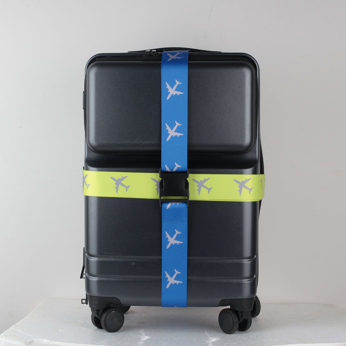 Luggage belt with buckle